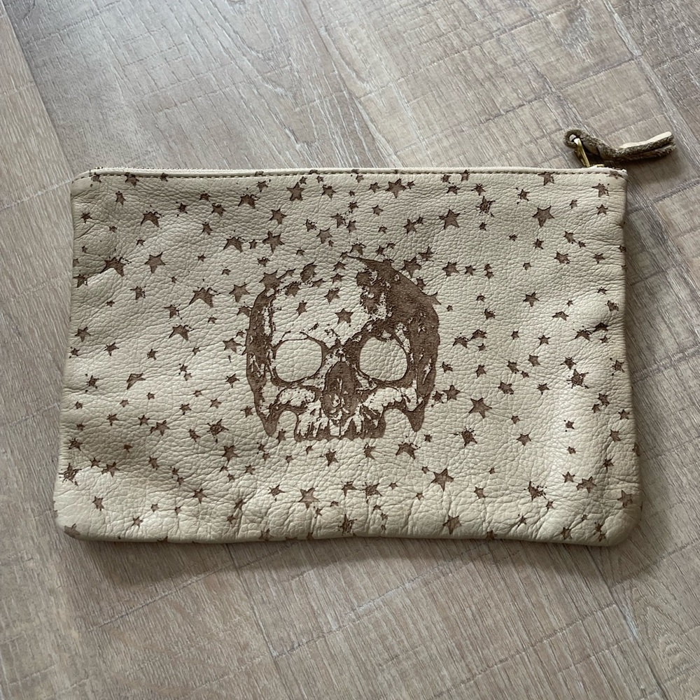 Skull pouch